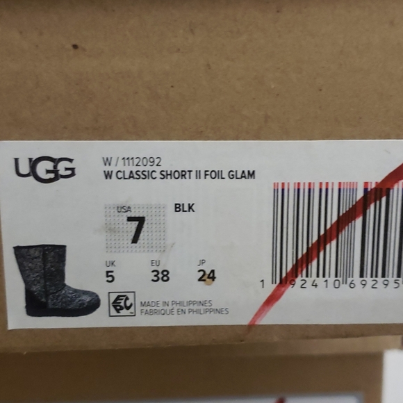 Ugg Classic Short II Foil Glam Boots - Picture 9 of 10